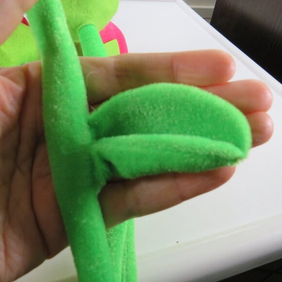 Plush (4) Fabric Pink Roses with strong bendable stems 20" long - Picture 3 of 7